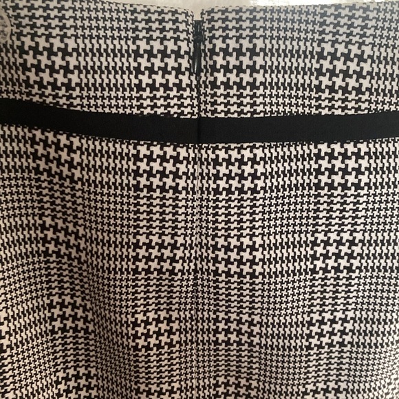 2 piece skirt and jacket combo in houndstooth pattern - Picture 9 of 11